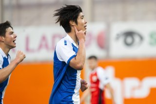 Lee Young-Jun vient d'ouvrir le score pour les Grasshoppers. KEYSTONE/SAMUEL GOLAY